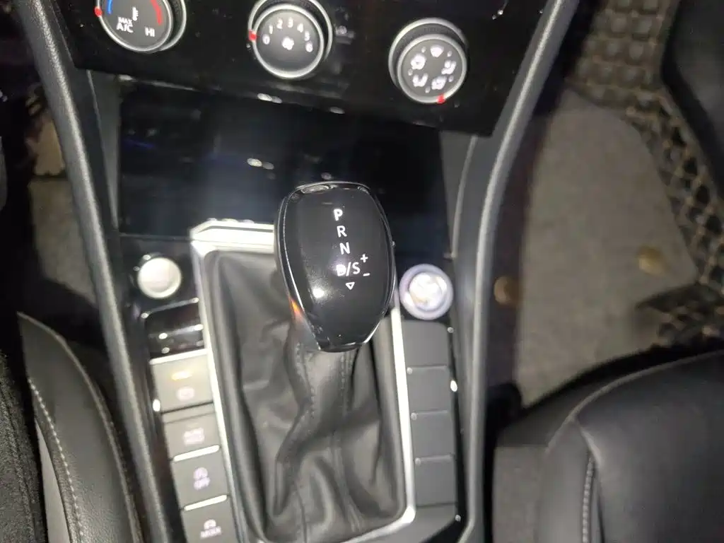 Volkswagen Sagitar — миниатюра 7