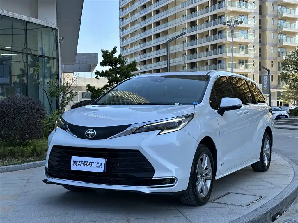 TOYOTA SIENNA