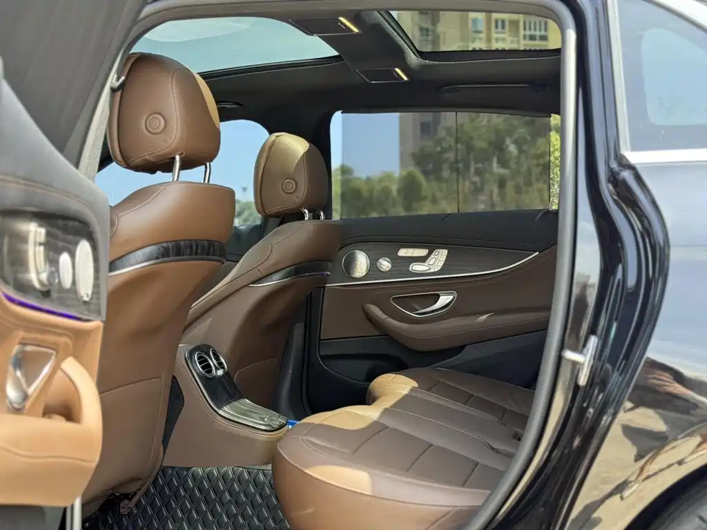 Mercedes-Benz E-Class — миниатюра 9