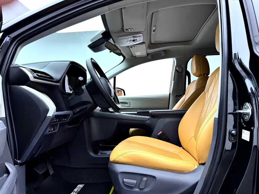 Toyota Sienna — миниатюра 13