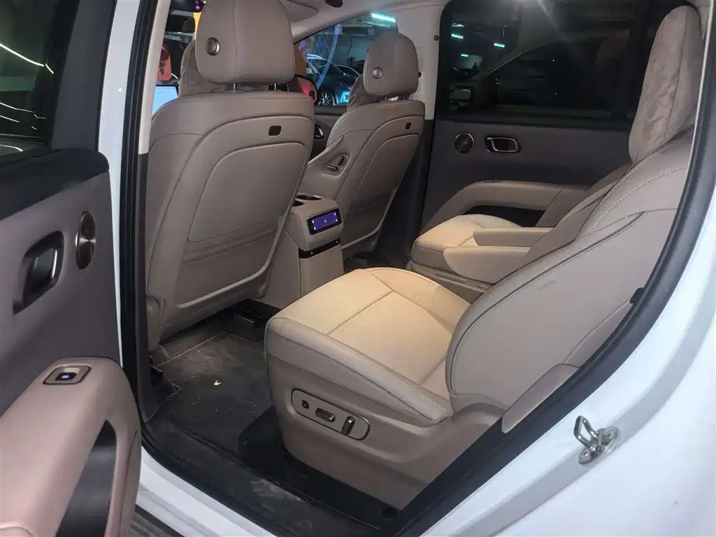 Li Auto i8 2025 Standard