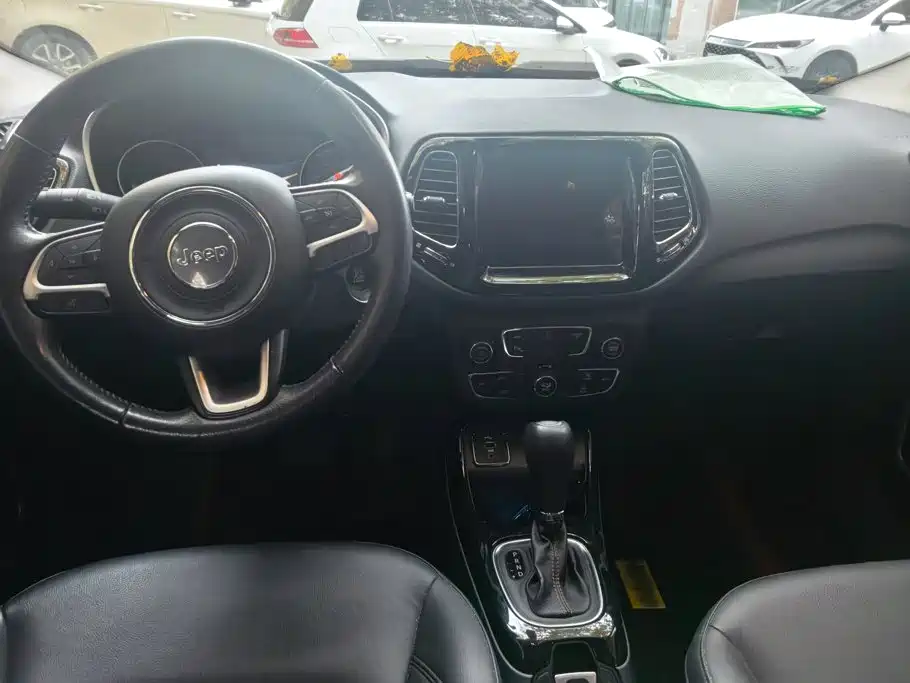 Jeep Compass — миниатюра 12
