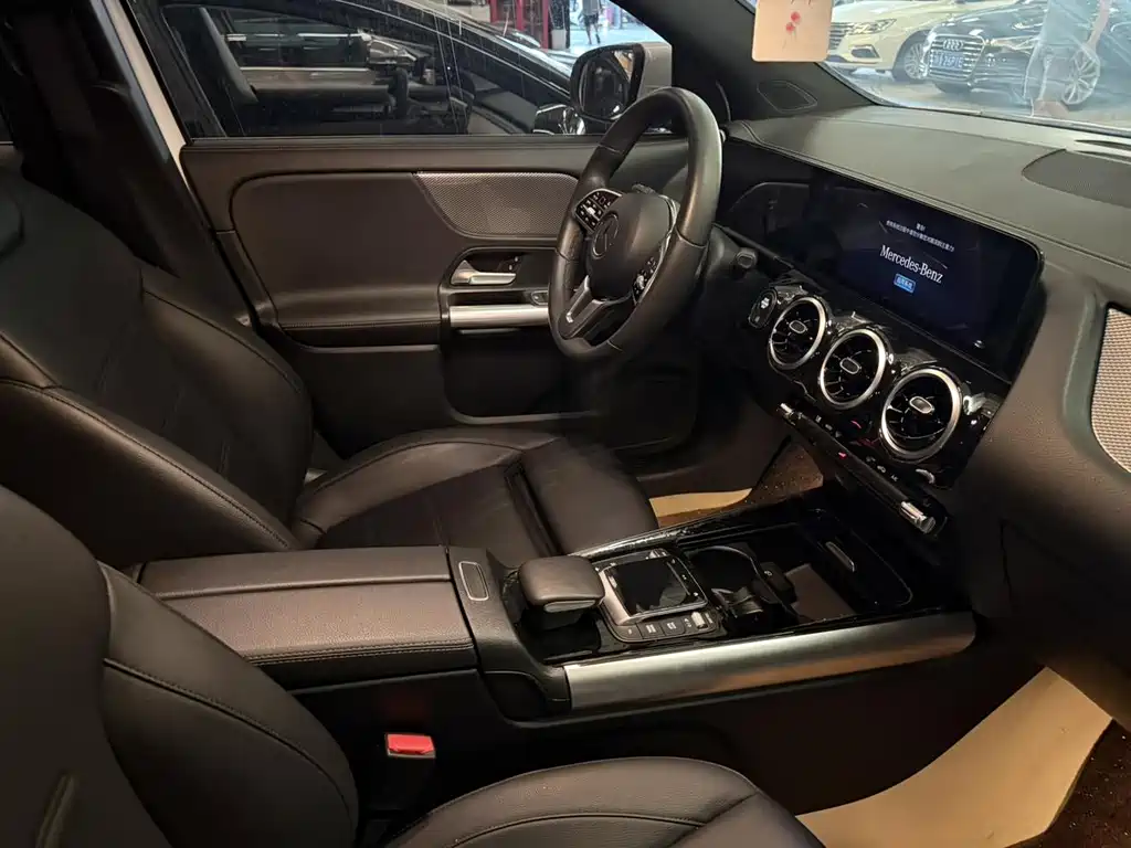 Mercedes-Benz GLA — миниатюра 13