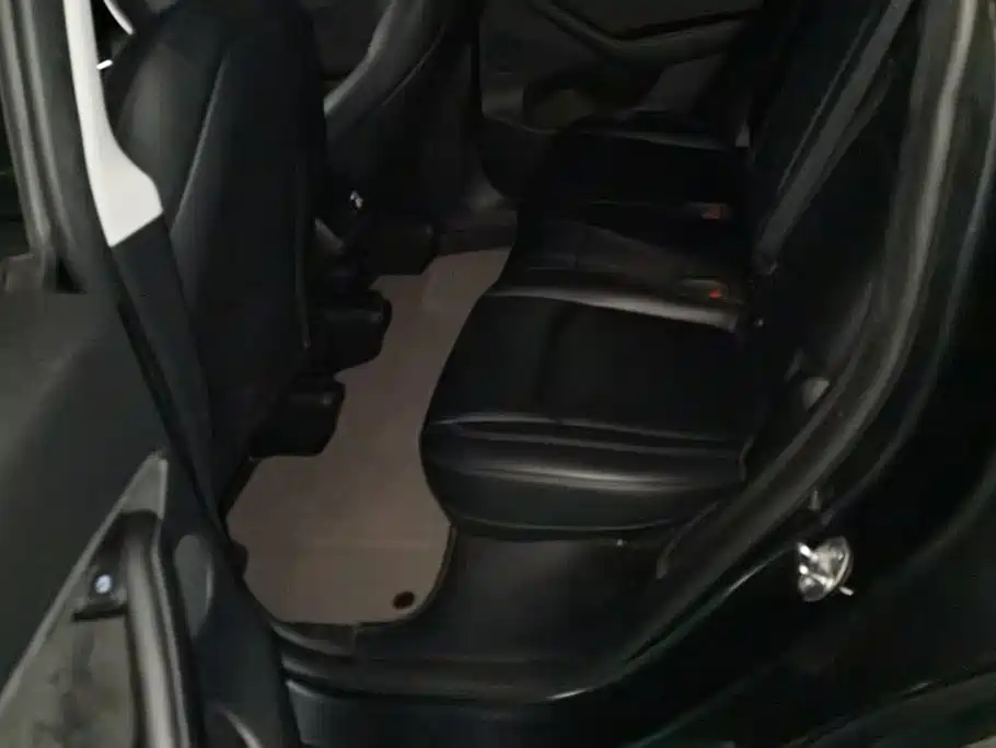 Tesla Model Y — миниатюра 11