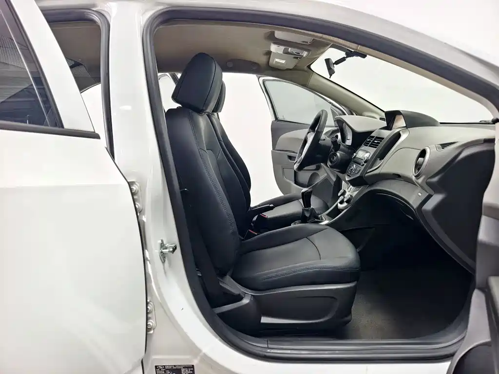 Chevrolet Aveo — миниатюра 13