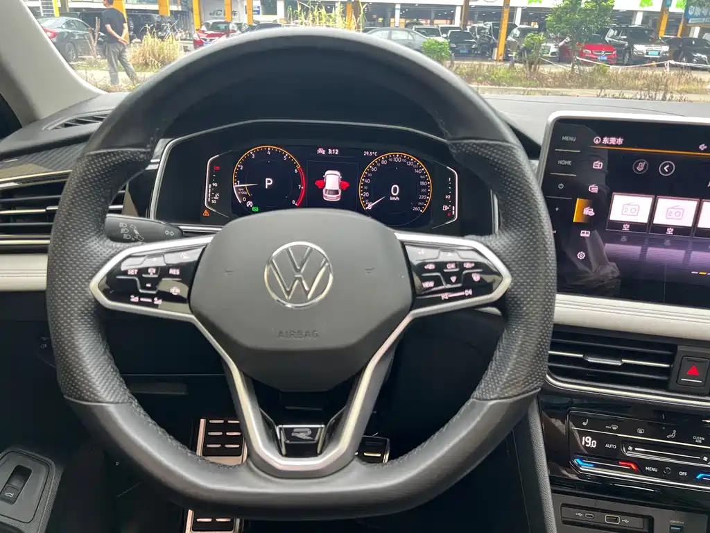 Volkswagen Tiguan L — миниатюра 9
