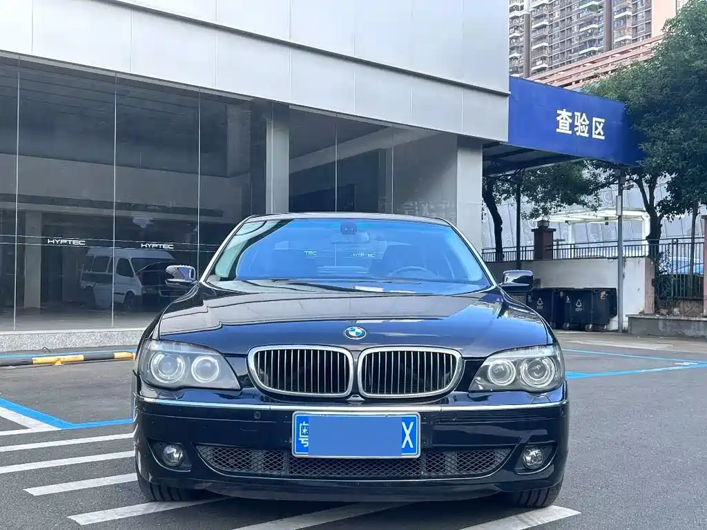 BMW 7 Series — миниатюра 3