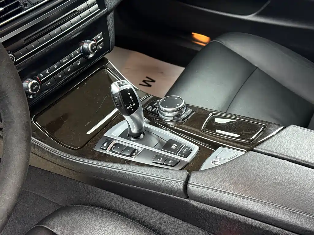 BMW 5 Series — миниатюра 18