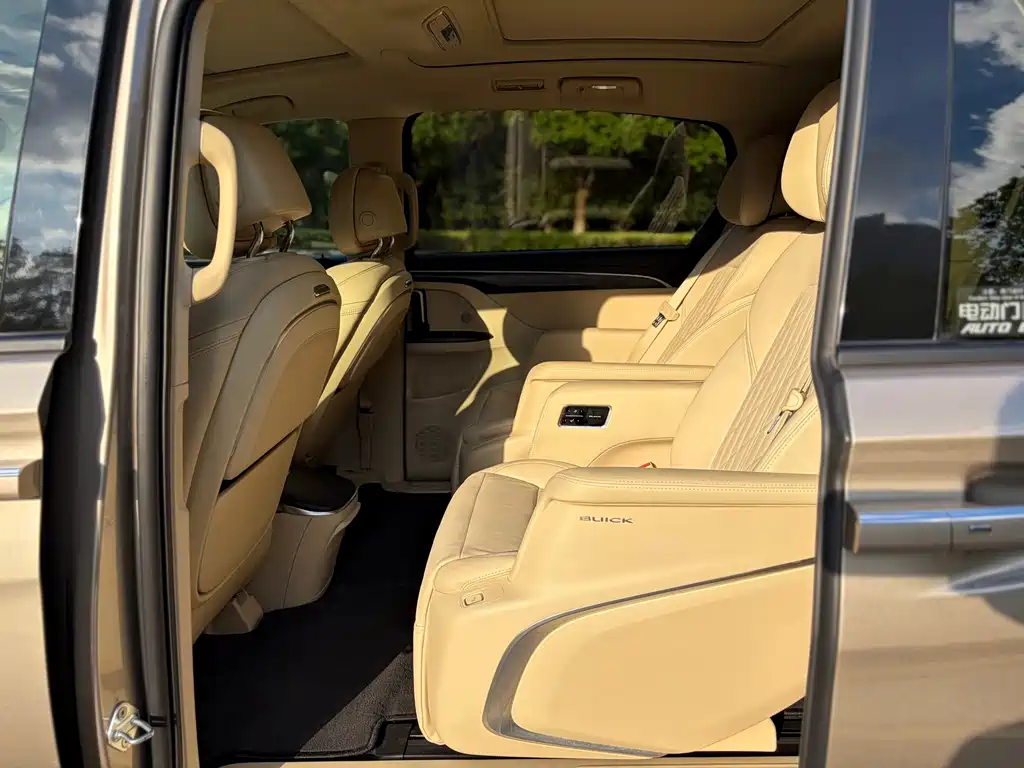 Buick GL8 — миниатюра 10
