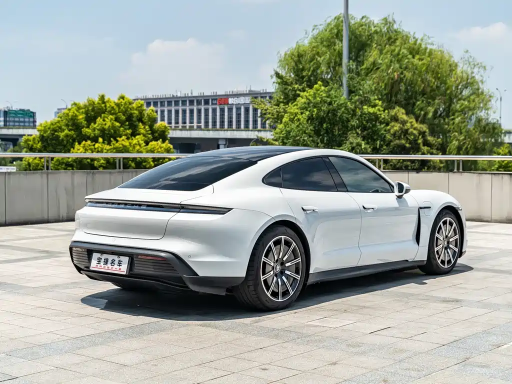 Porsche Taycan — миниатюра 7