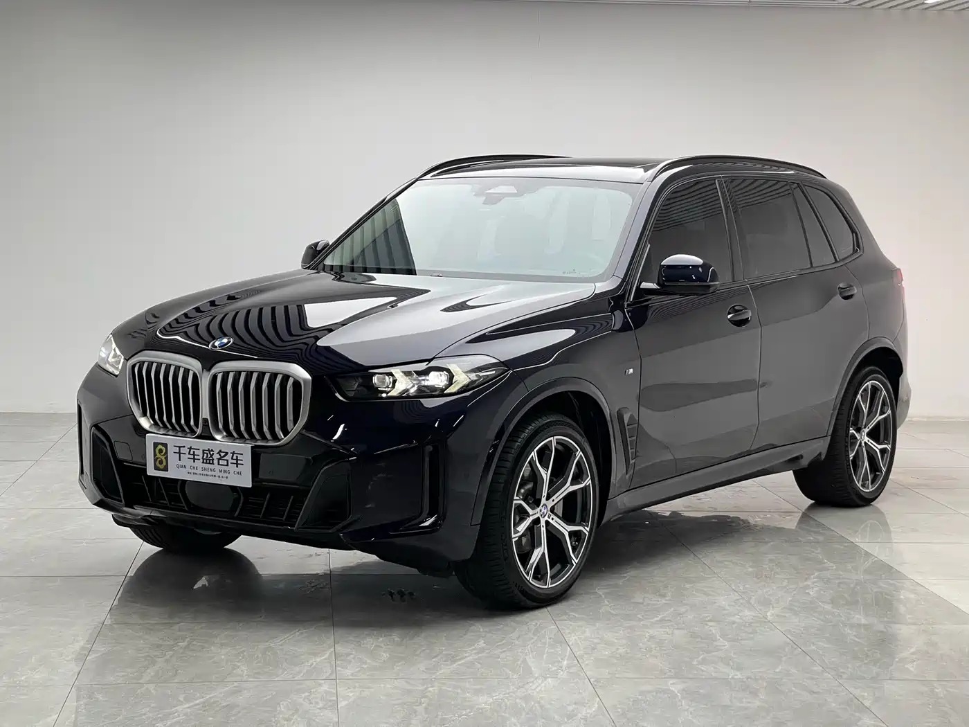 宝马X5 2026款 xDrive 30Li 尊享型M运动曜夜套装 2026
