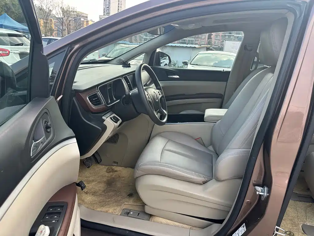 Buick GL8 — миниатюра 10
