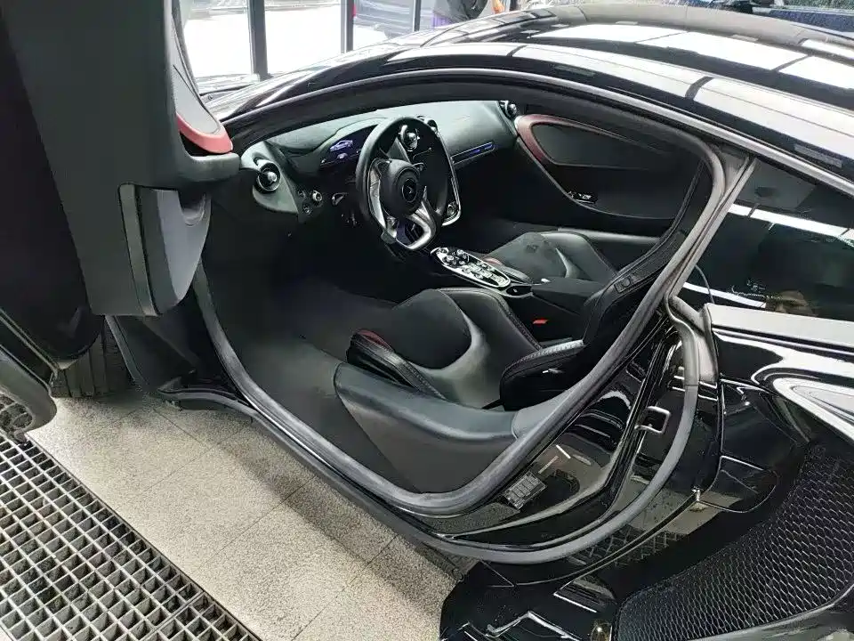 McLaren GT — миниатюра 6