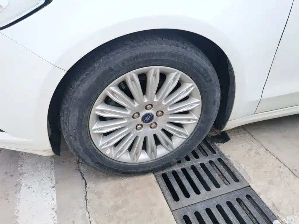 Ford Mondeo — миниатюра 23