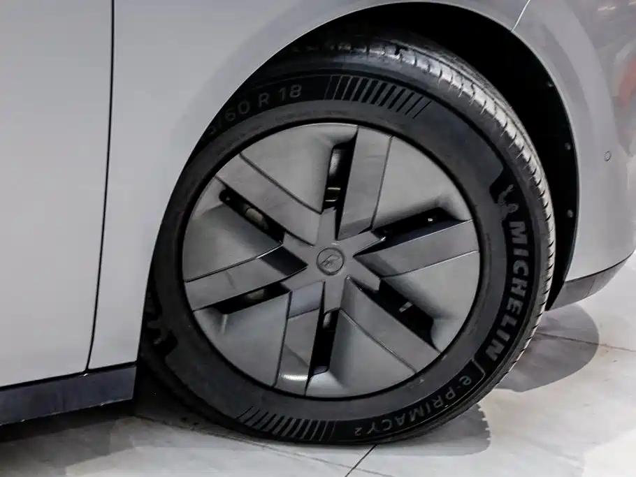 Li Auto Li MEGA — миниатюра 36