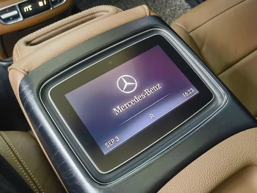 Mercedes-Benz E-Class — миниатюра 40