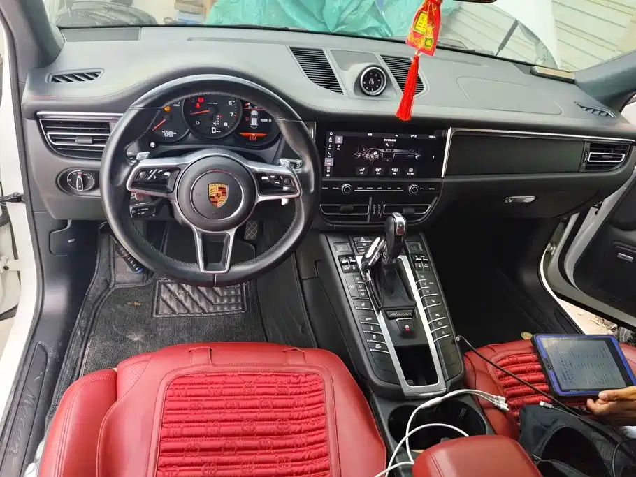 Porsche Macan — миниатюра 12