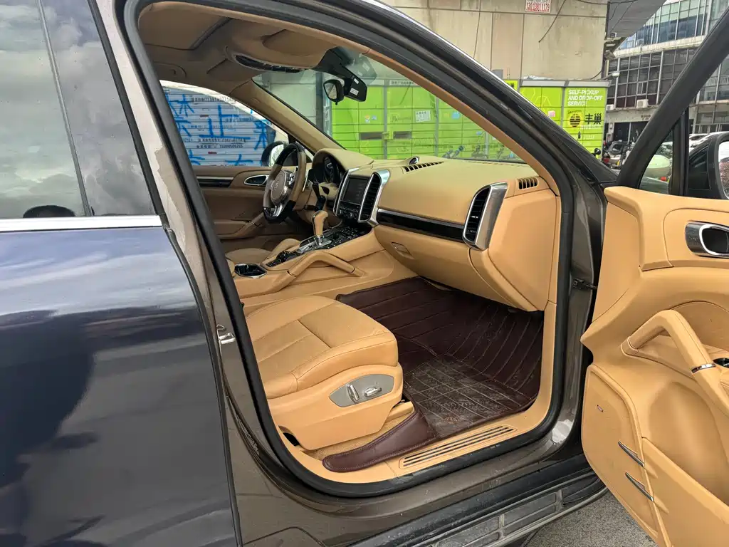 Porsche Cayenne — миниатюра 7