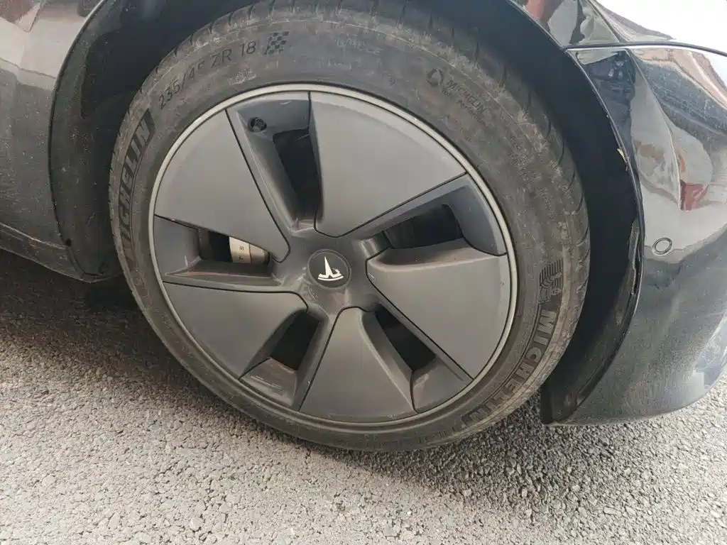 Tesla Model 3 — миниатюра 9