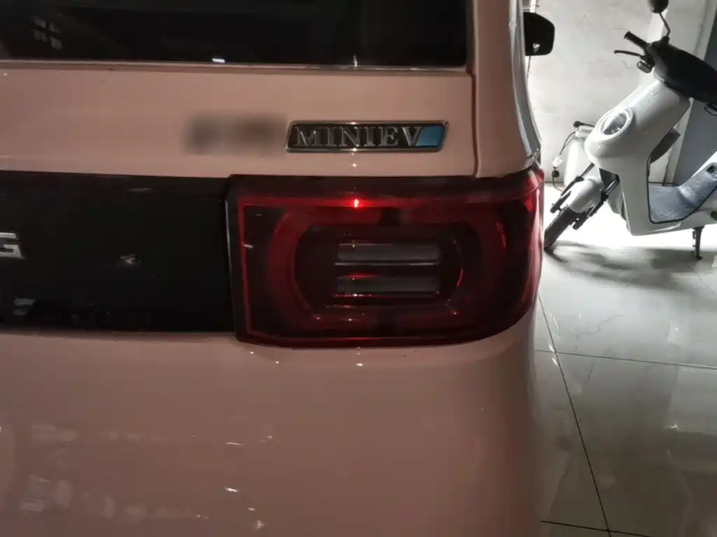 Wuling MINIEV — миниатюра 8
