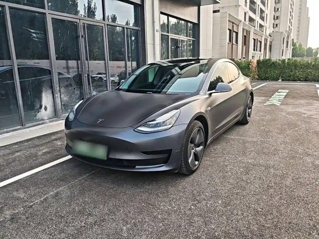 Tesla Model 3 — миниатюра 2