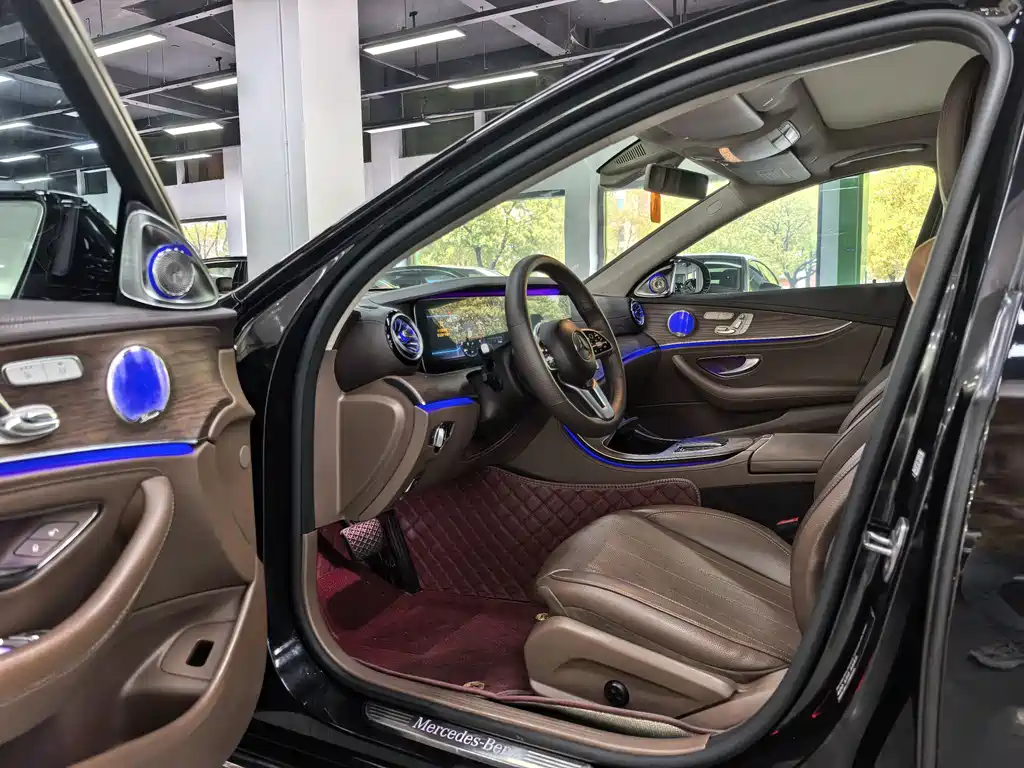 Mercedes-Benz E-Class — миниатюра 8