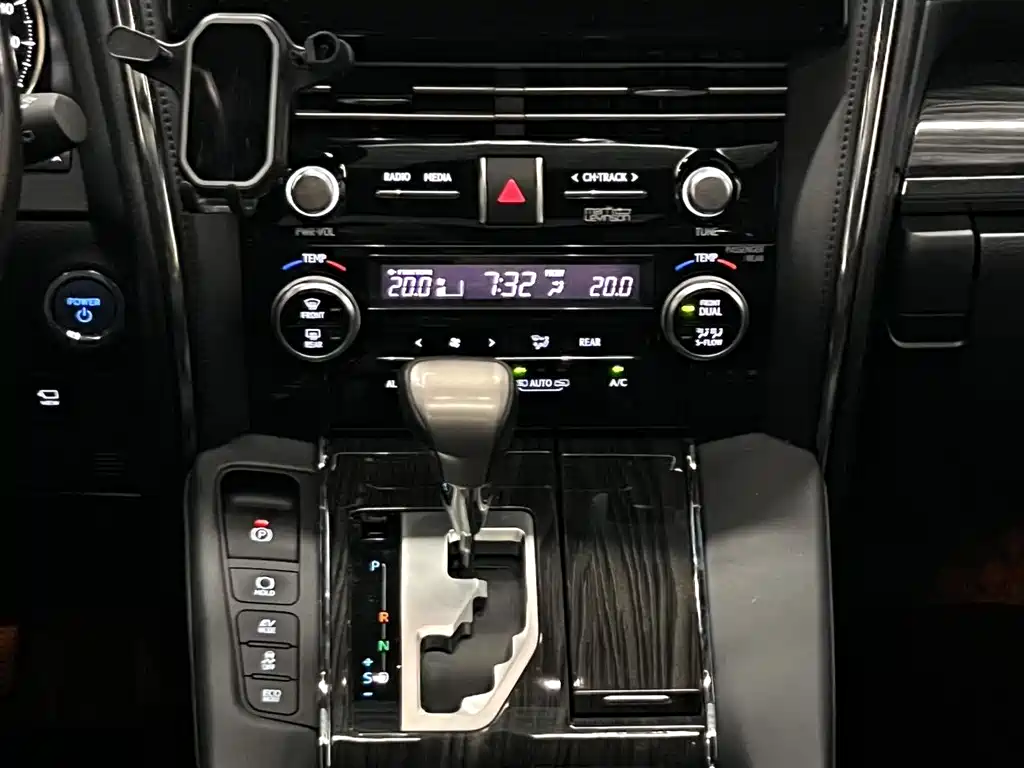 Lexus LM — миниатюра 11