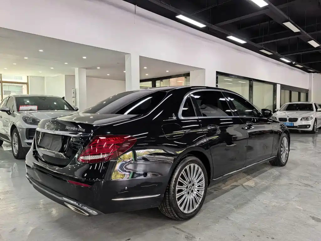 Mercedes-Benz E-Class — миниатюра 5