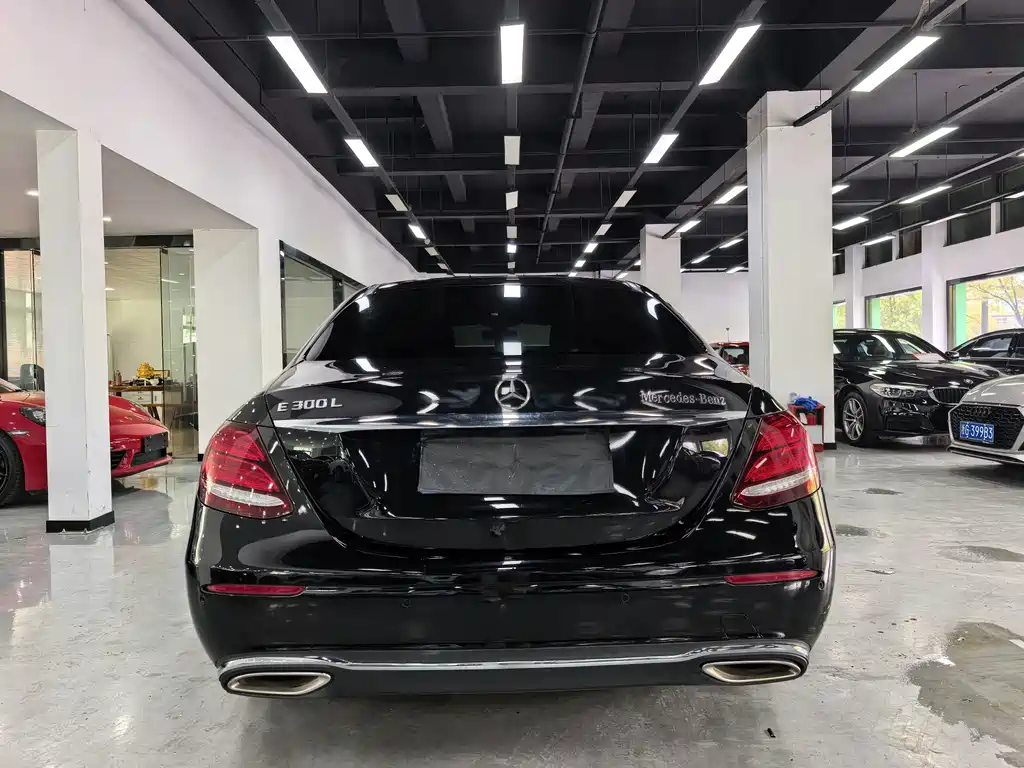 Mercedes-Benz E-Class — миниатюра 6