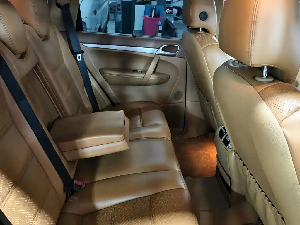 Porsche Cayenne — миниатюра 10