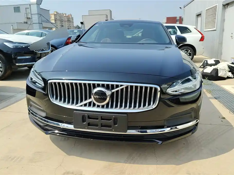 VOLVO  S90