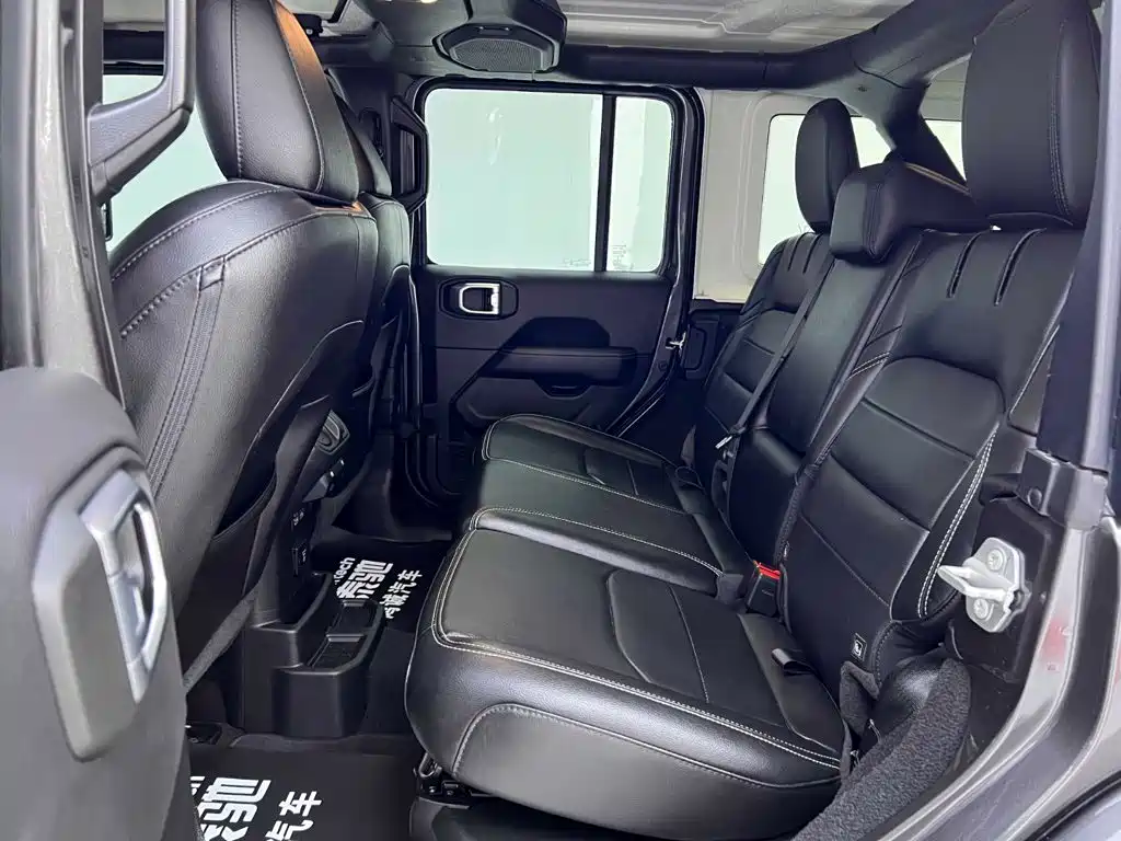 Jeep Wrangler PHEV — миниатюра 17