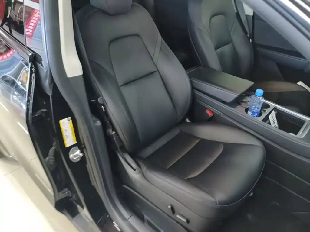 Tesla Model Y — миниатюра 25