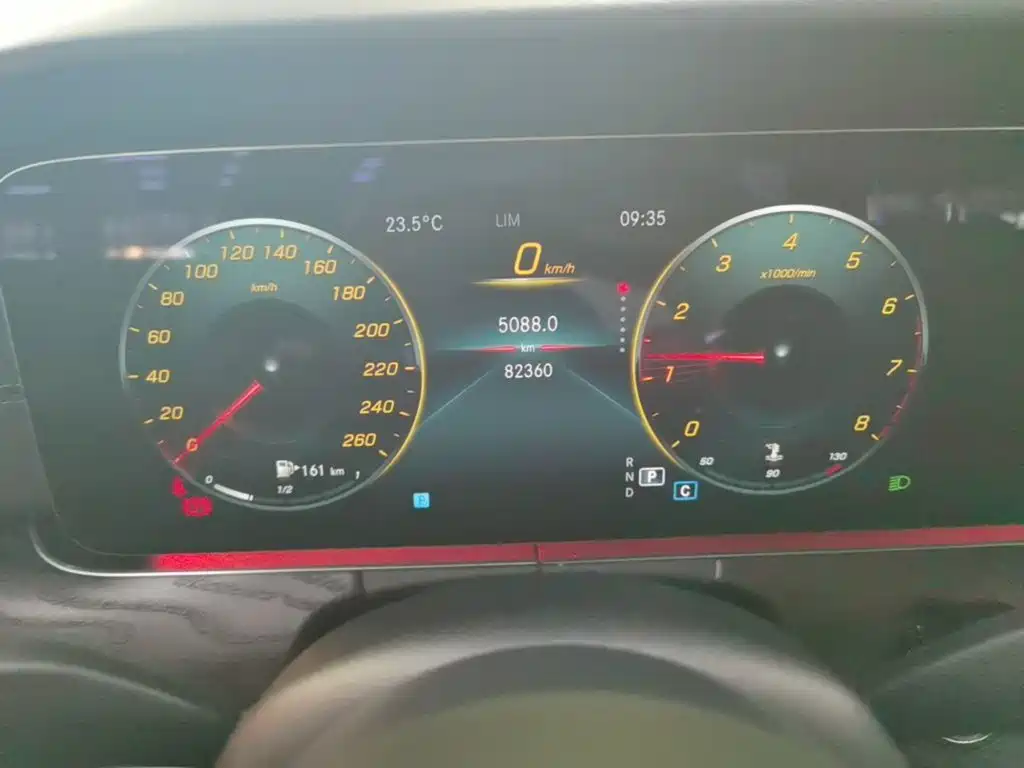Mercedes-Benz E-Class (Import) — миниатюра 12