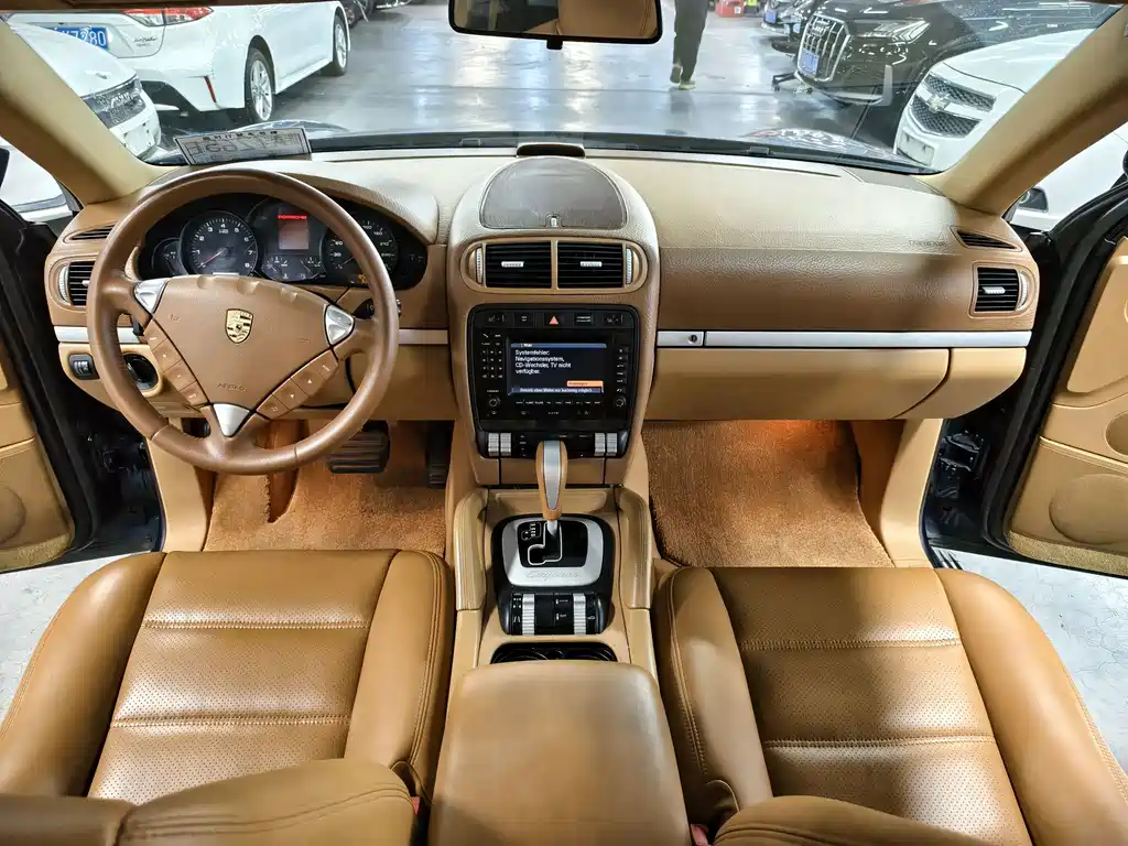Porsche Cayenne — миниатюра 11