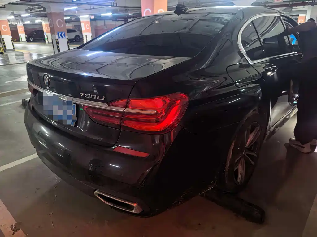 BMW 7 Series — миниатюра 9