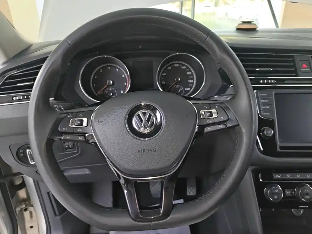 Volkswagen Tiguan L — миниатюра 11