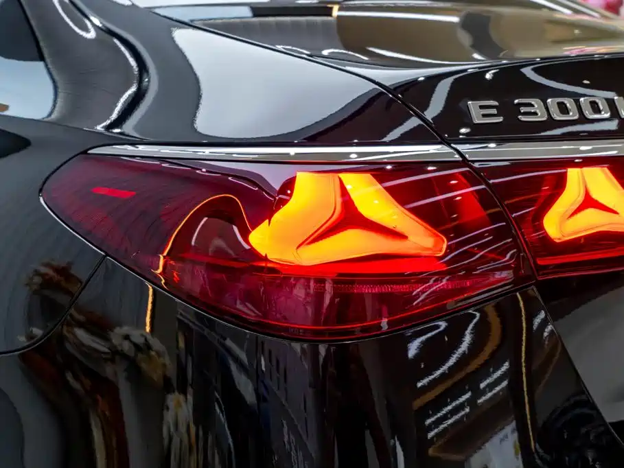 Mercedes-Benz E-Class — миниатюра 9