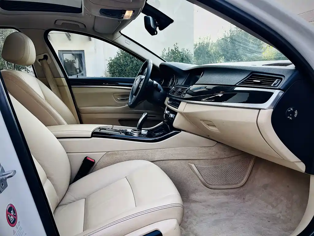 BMW 5 Series — миниатюра 14