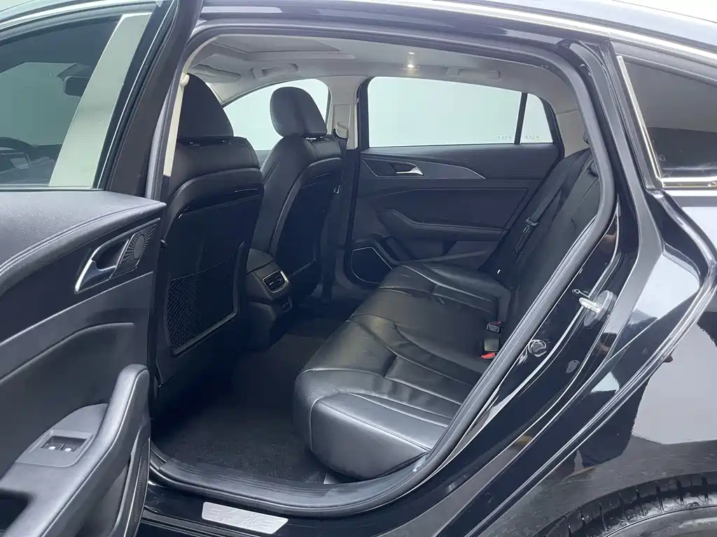 Hongqi Hongqi H5 — миниатюра 12