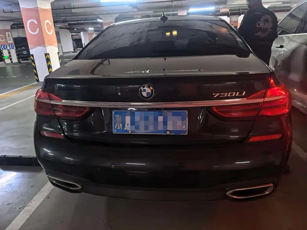 BMW 7 Series — миниатюра 8