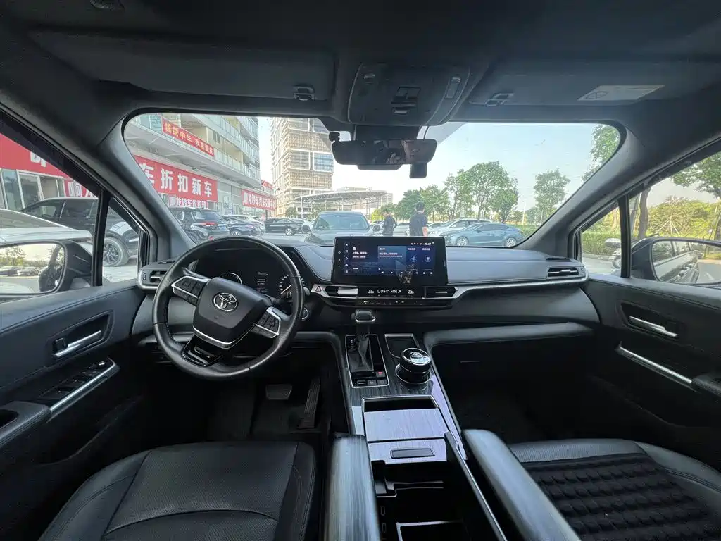Toyota Sienna — миниатюра 5