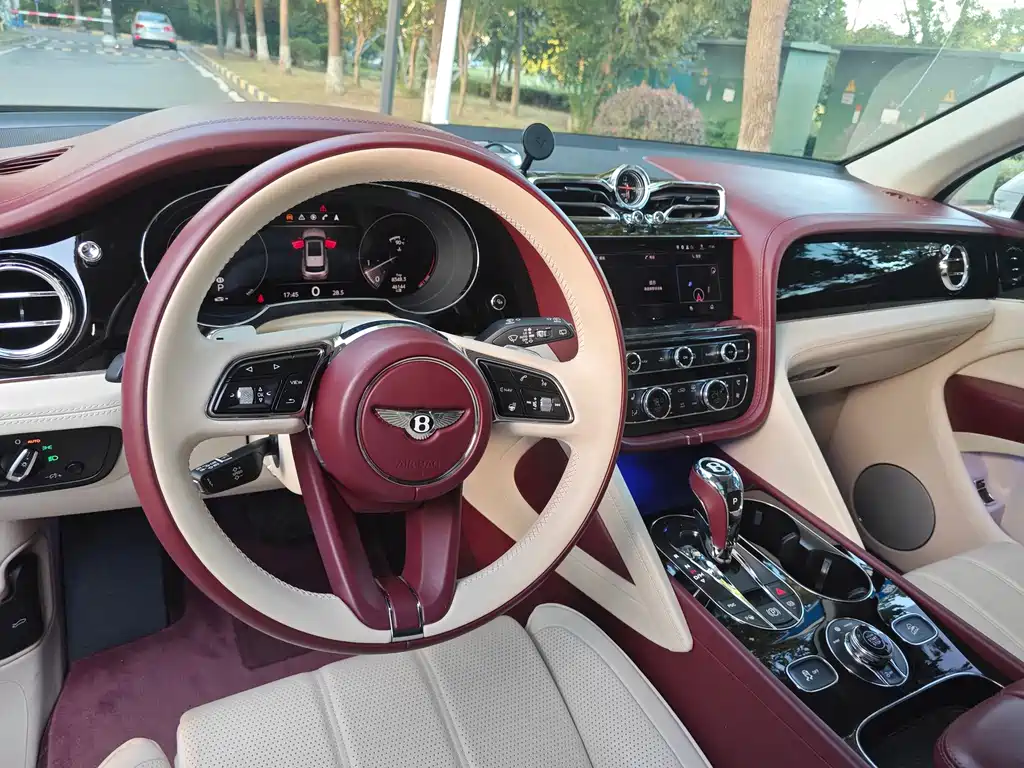 Bentley Bentayga — миниатюра 7