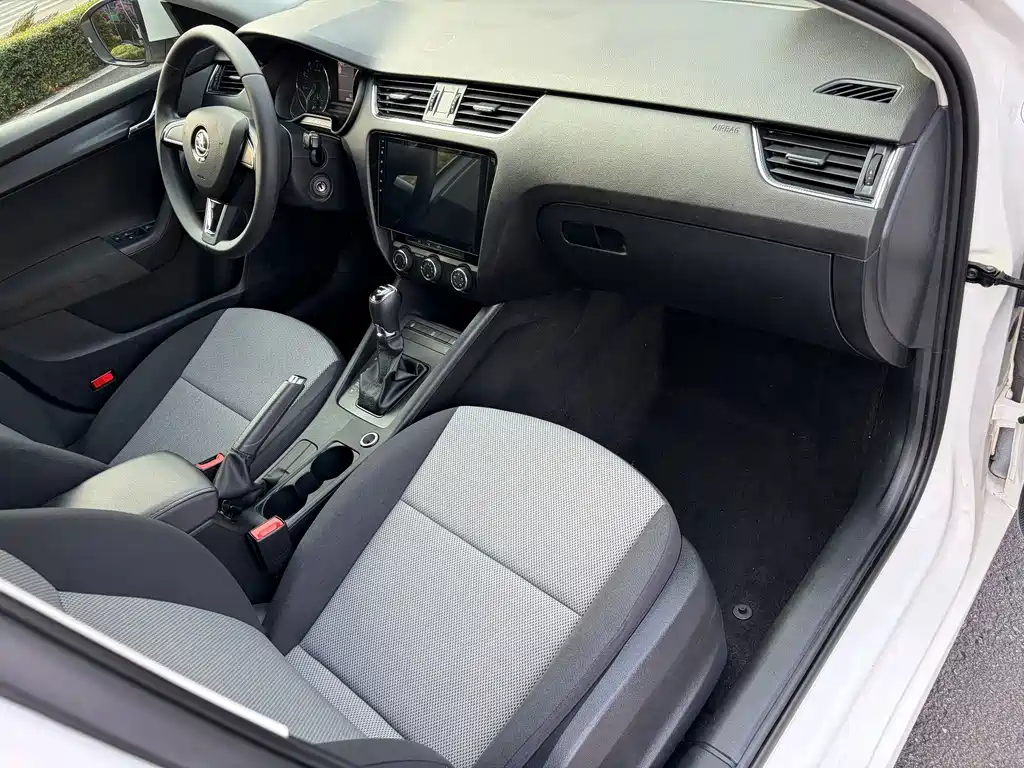 Skoda Octavia — миниатюра 17