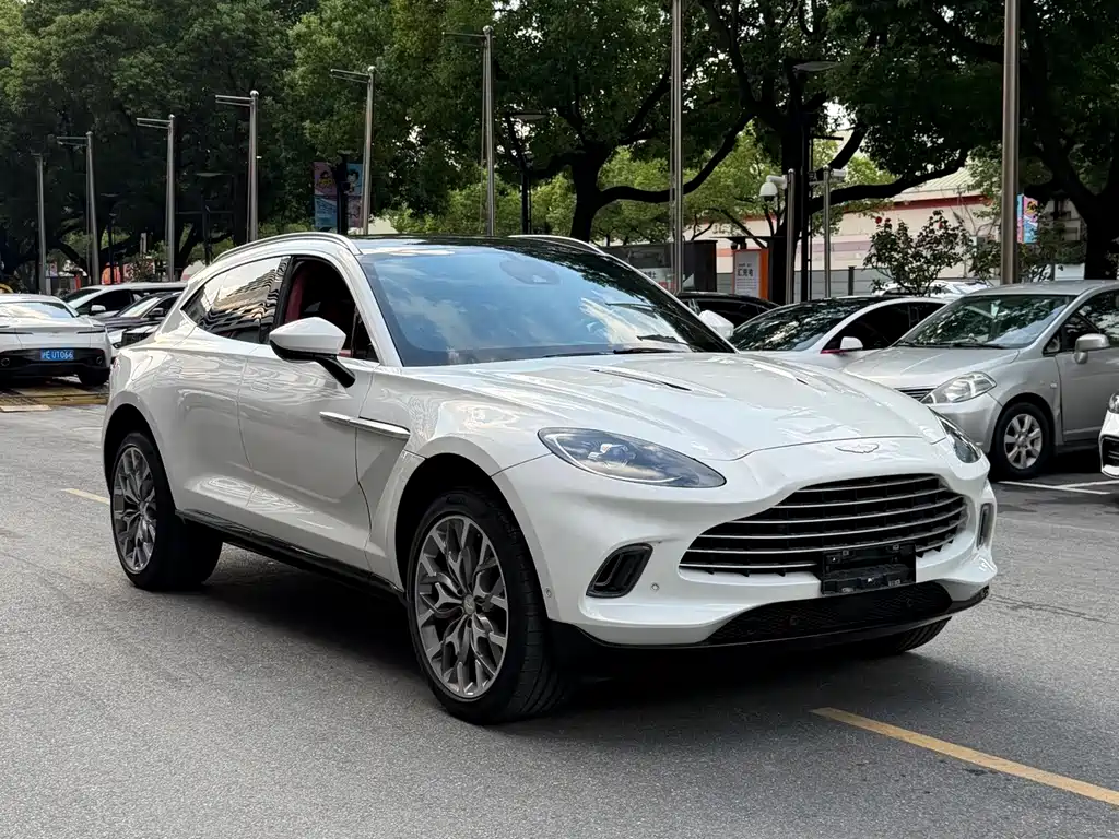 Aston Martin DBX — миниатюра 3
