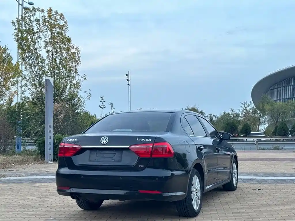 Volkswagen Lavida — миниатюра 4