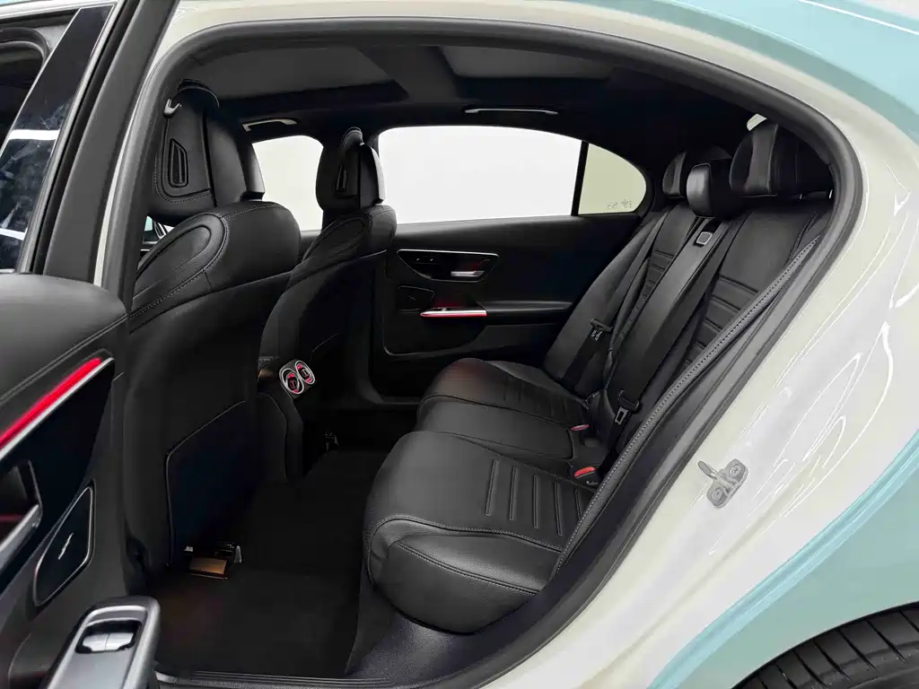 Mercedes-Benz C-Class — миниатюра 16