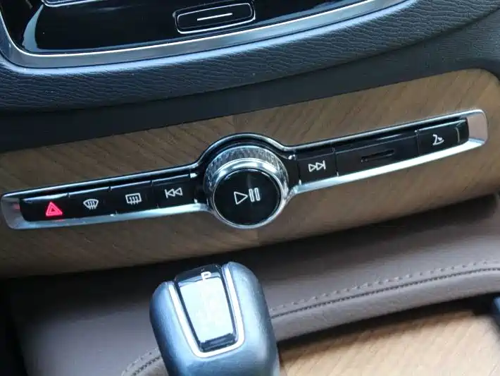 Volvo XC90 — миниатюра 17