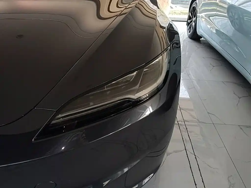 Tesla Model 3 — миниатюра 24