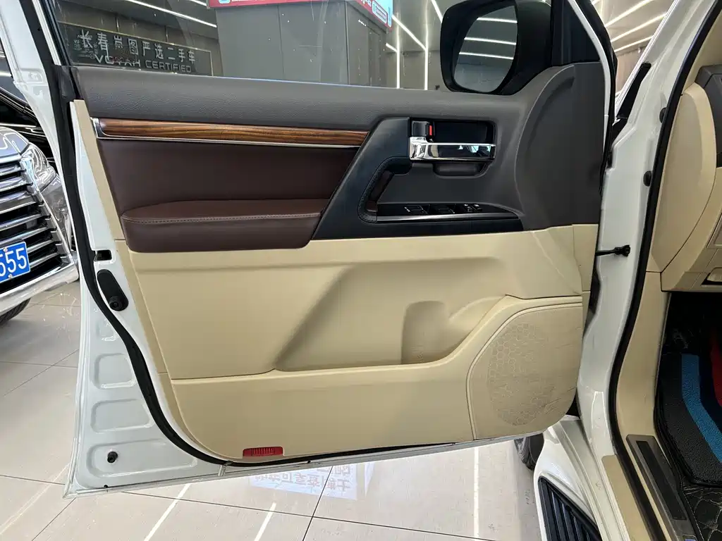 Toyota Land Cruiser — миниатюра 7